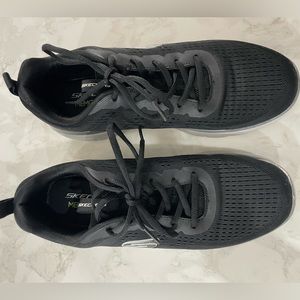 Size 9 black men’s sketchers